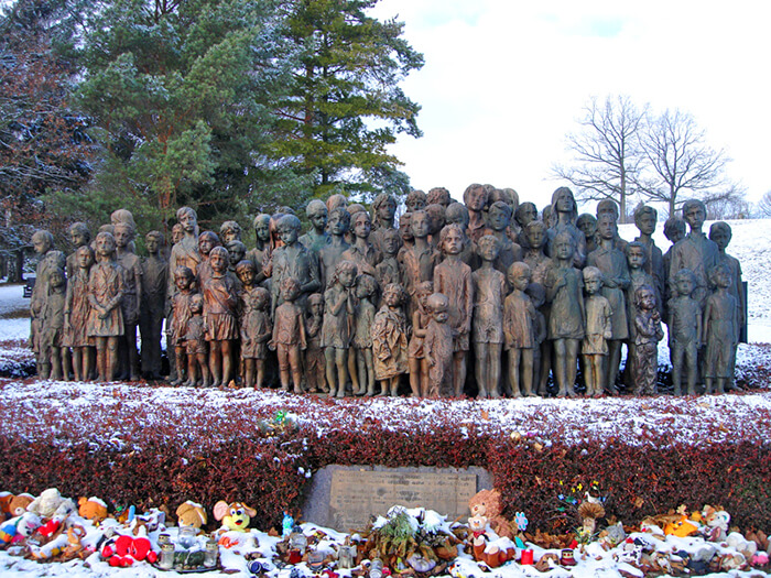 Haunting Sculpture Honors 82 Kids That Were Handed Over To The Nazis And Murdered