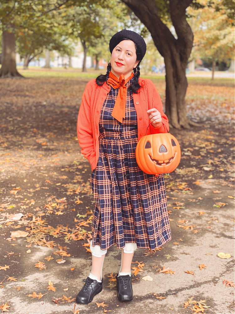 A Vintage Nerd, Vintage Blog, Retro Fashion Blog, Vintage Halloween, Unique Vintage Retro Dress, Vintage Halloween Inspiration, Retro Halloween, Coraline Costume Inspiration