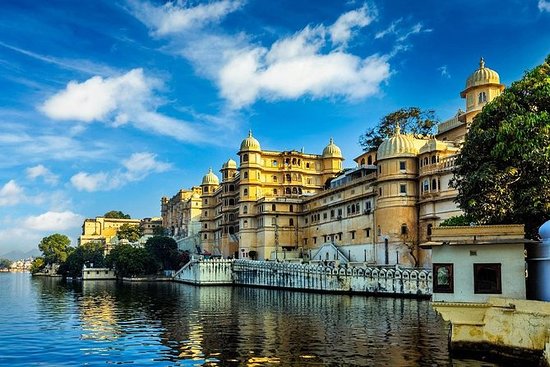 Taxi for Udaipur Tour