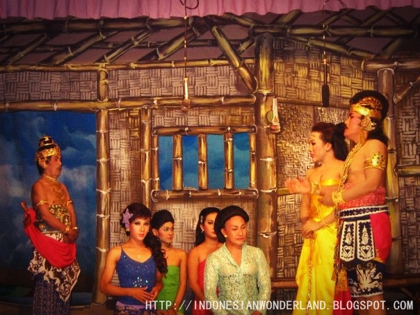 INDONESIAN WONDERLAND: Mengenal Teater Tradisional Indonesia