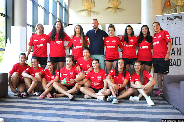 El Club Balonmano Zuazo, en la presentación de su patrocinador