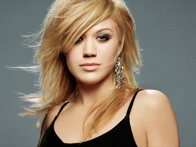 Kelly Clarkson - Underneath The Tree - traduzione testo video download