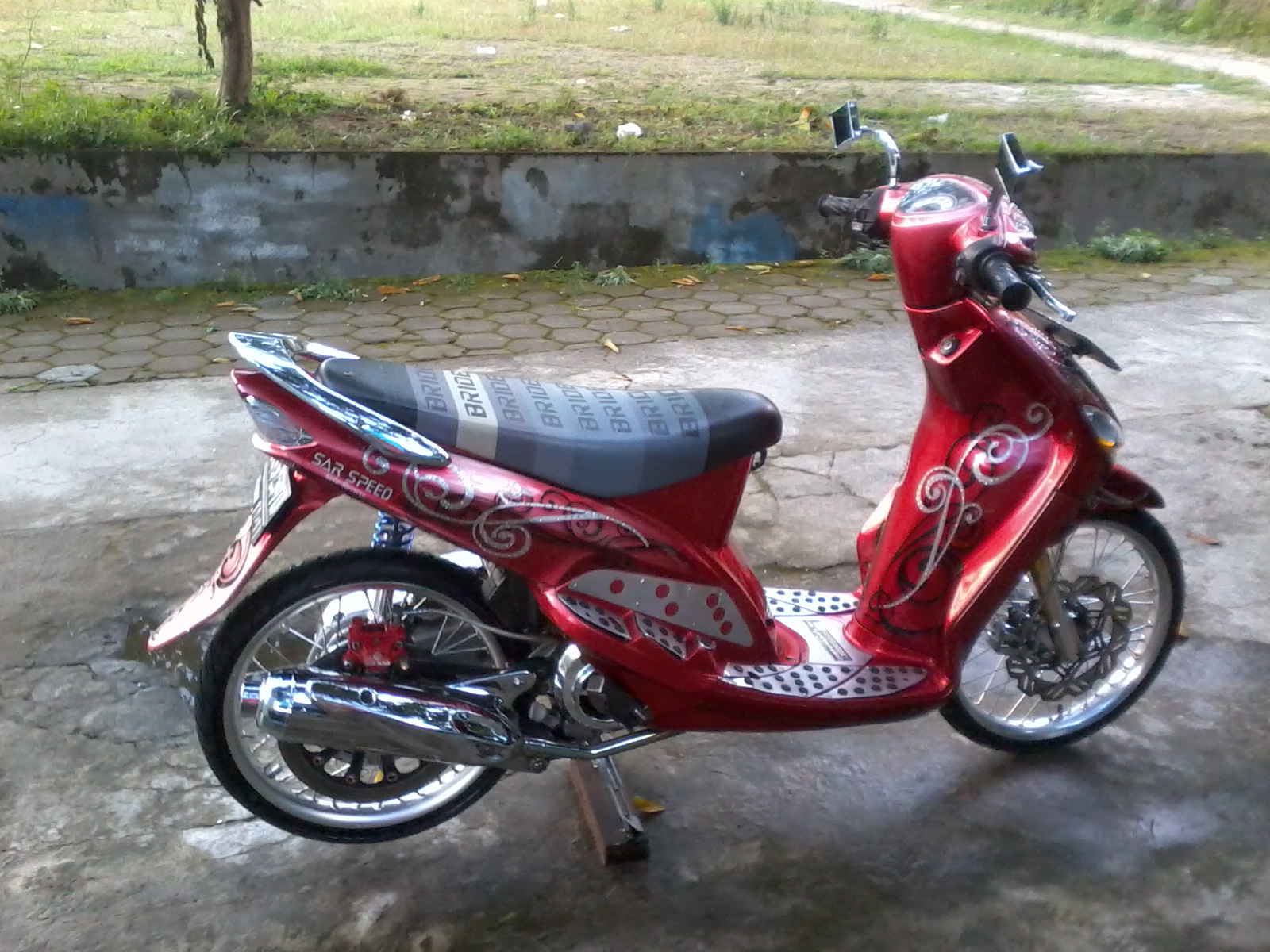 modifikasi motor mio merah marun terkeren