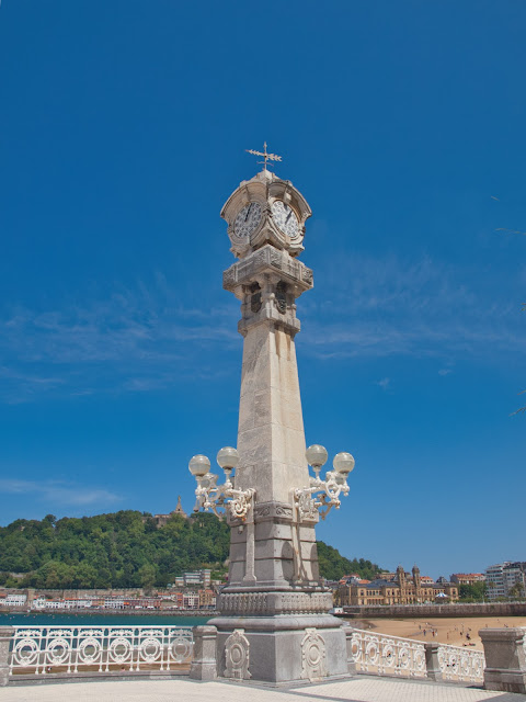 jiemve, le temps d'une pose, Espagne, San Sebastian, Saint Sébastien, front de mer, lampadaire, horloge