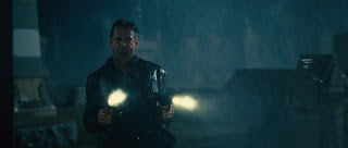 Escena onírica de la película Siete psicópatas en la que Colin Farell agarra una metralleta y se pone a disparar como un loco