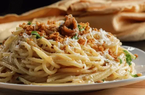 Pasta con acciughe e mollica