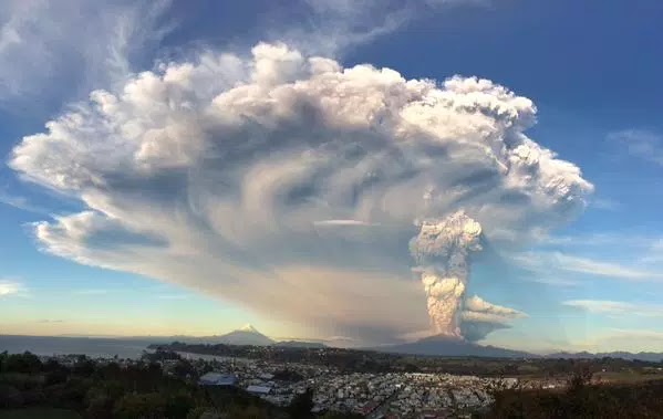 BBC - Βίντεο από την έκρηξη του ηφαιστείου Αίτνα, που προκάλεσε τον τραυματισμό 10 ανθρώπων