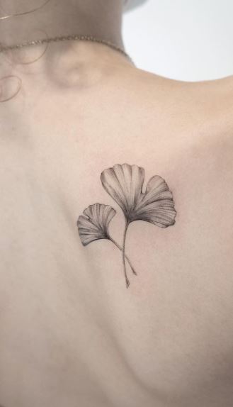 50 composições criativas de tatuagens de folhas para mulheres