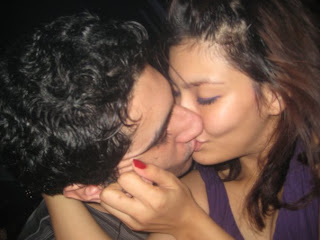 Foto Hot Nakal Lagi Ciuman Dimabuk Asmara