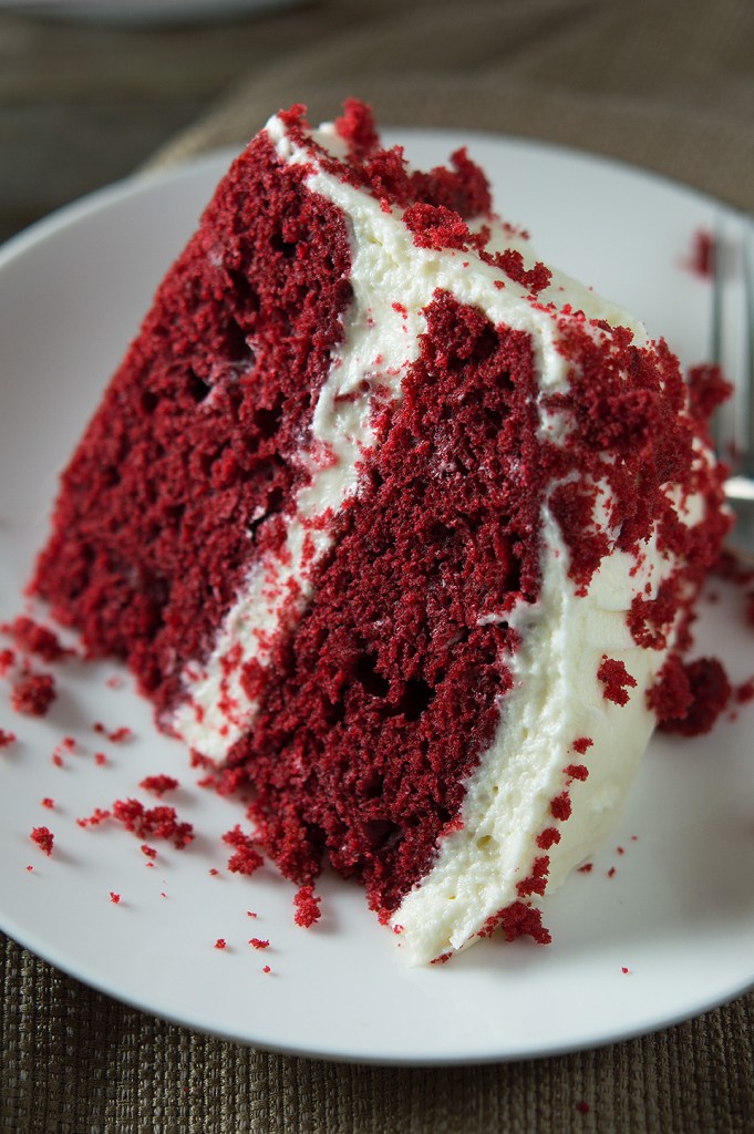 MOIST RED VELVET CAKE AND WHIPPED CREAM CHEESE FROSTING - Foodandcake123