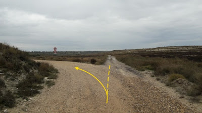 Bujaraloz a Venta de Santa Lucia, Camí de Sant Jaume de Compostela, camí paral·lel a la carretera N-II entre Bujaraloz i Venta de Santa Lucia, camí en direcció a l'ermita de San Jorge dins del terme municipal de Bujaraloz