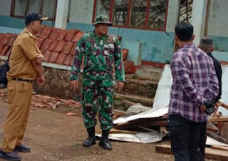 Dandim 0611/Garut, Meninjau Lokasi Tanah longsor, dan Bangunan MTS Roboh Dampak Gempa