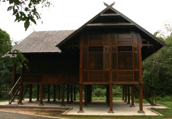 SUKU BUGIS: Rumah Bugis (BO'la U'gi)