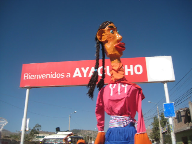 La Tropa de los Muñecones Ave Fénix Teatro Ayacucho - Perú