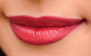 Paayen khoobsurat Smile: Natural lip balm for Dark lips in hindi