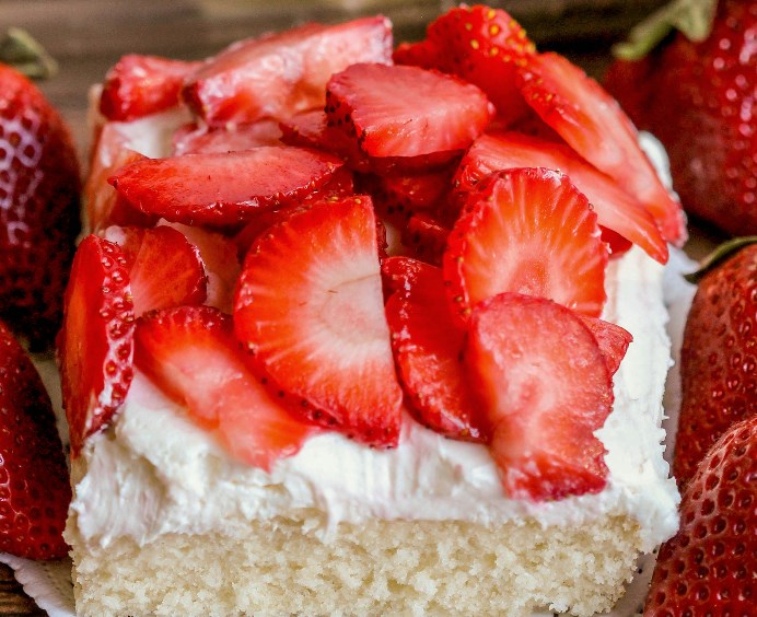 STRAWBERRY SHORTCAKE BARS #Strawberry #Cake