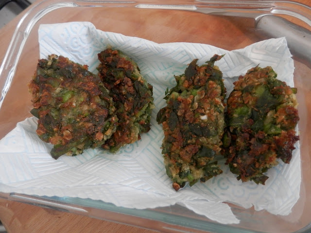 Broad bean falafel. Vegan naan bread. What do Vegans Eat?  Easy Vegan Meal and Snack Ideas. secondhandsusie.blogspot.co.uk 