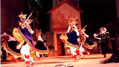 Foto al baile La Diablada en el escenario