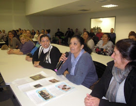 http://www.asociacionbarro.org.es/una-mirada-a-las-%E2%80%9Caportaciones-del-mundo-gitano-al-flamenco%E2%80%9D/