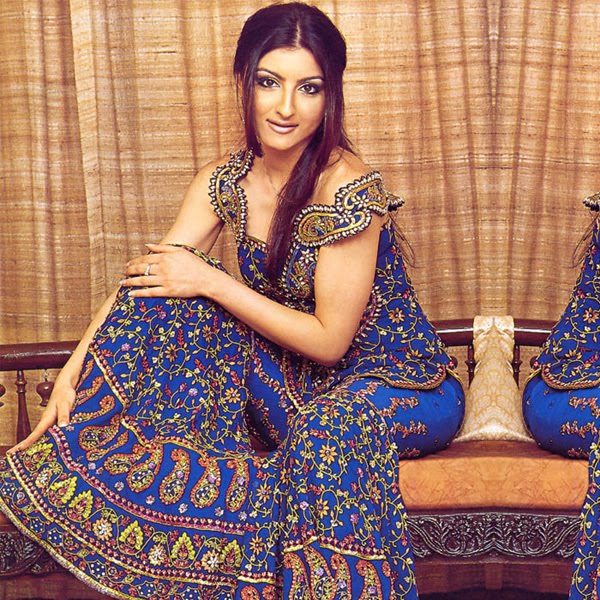 Soha Ali Blue Parallel Suit