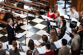 Nigel Short in rehearsal with Tenebrae at St Andrew Holborn (Photo Ben McKee)