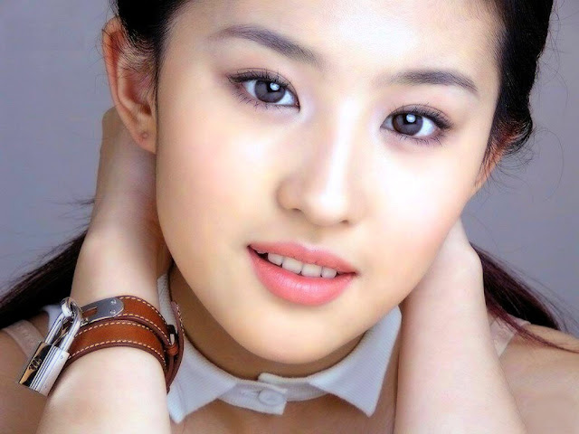 Hot Chinese Singer Liu Yifei HD Wallpapers