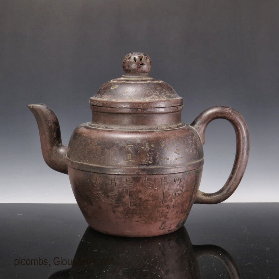 <img src="ming yixing.jpg" alt="Rare Yixing Teapot of Ming Dynasty">