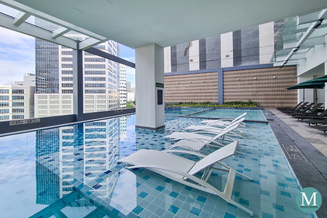 swimming pool of Holiday Inn Cebu City