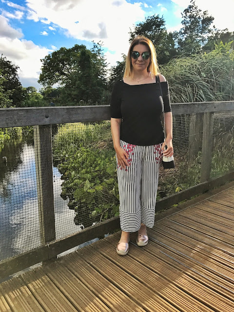 Smart casual way to wear culottes 