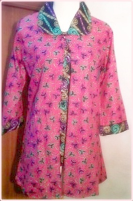 Model baju  batik  wanita  modern warna  pink 