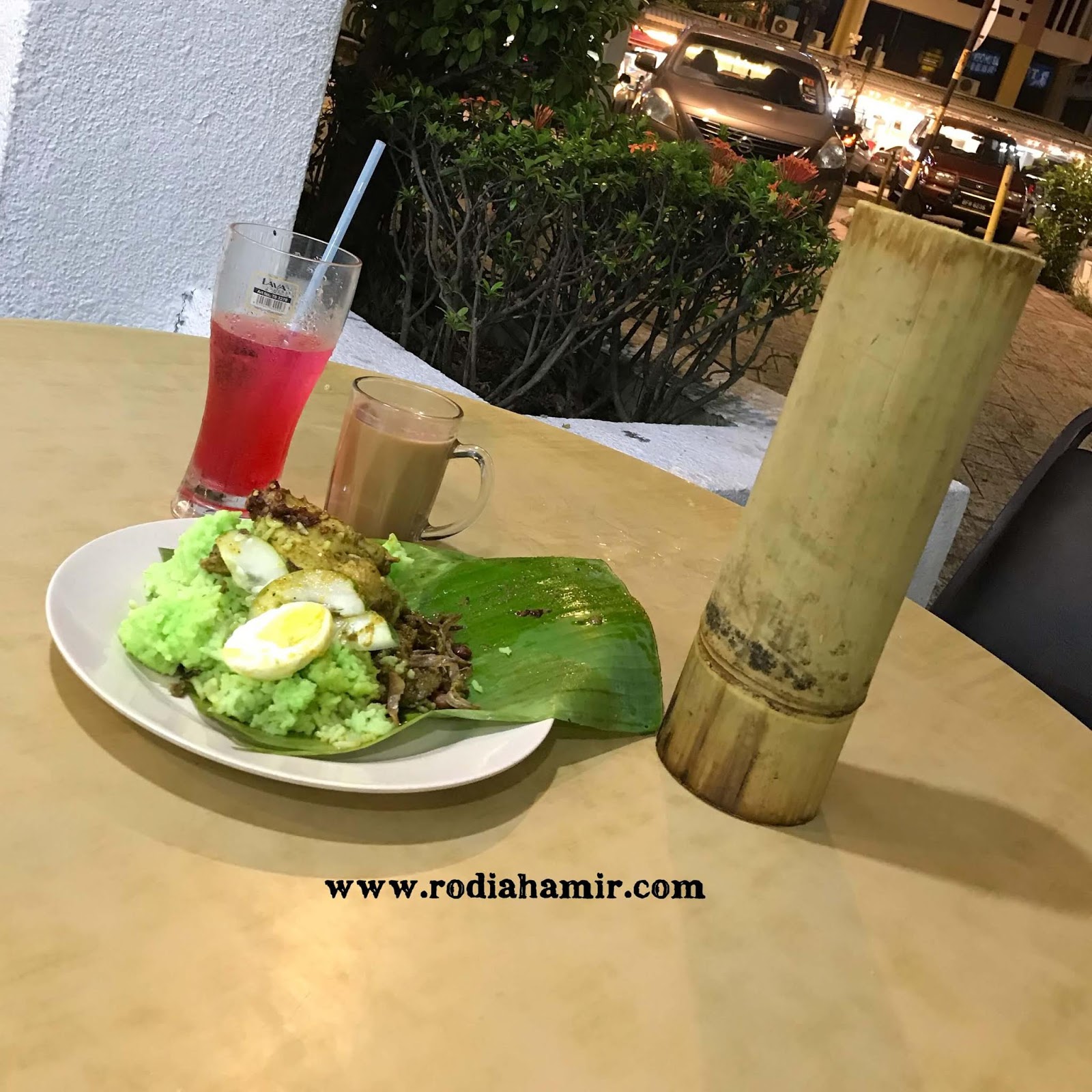 Jom Makan Nasi lemak Bamboo Kukus Azfar Maju Corner