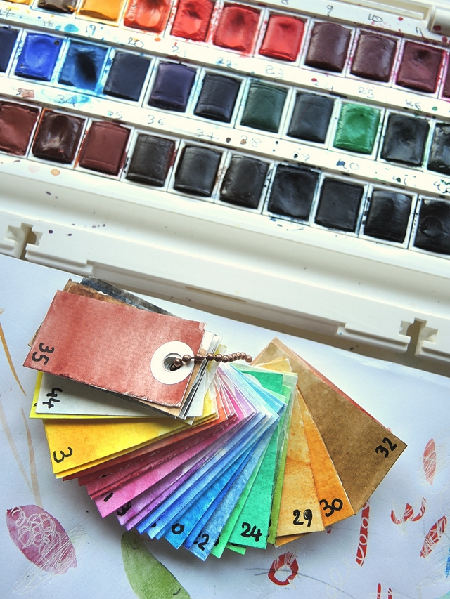 DIY: 2 systemen om aquarelverf in een kleurenbibliotheek te gieten/2 ways to make a colour library for aquarel pans