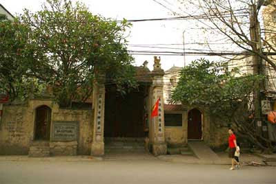 The street have many villages gate of Hanoi