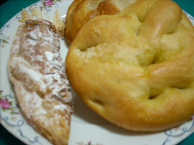 Desayuno Almeriense: Torta de Sal, Torta de Azucar y Cuerno