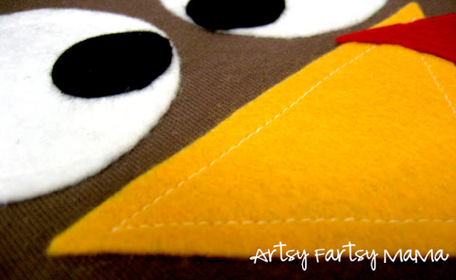 DIY Turkey Shirt at artsyfartsymama.com #turkey #Thanksgiving #kids