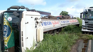   Trecho da BR-135, é liberado após tombamento de caminhão-tanque, em São Luís