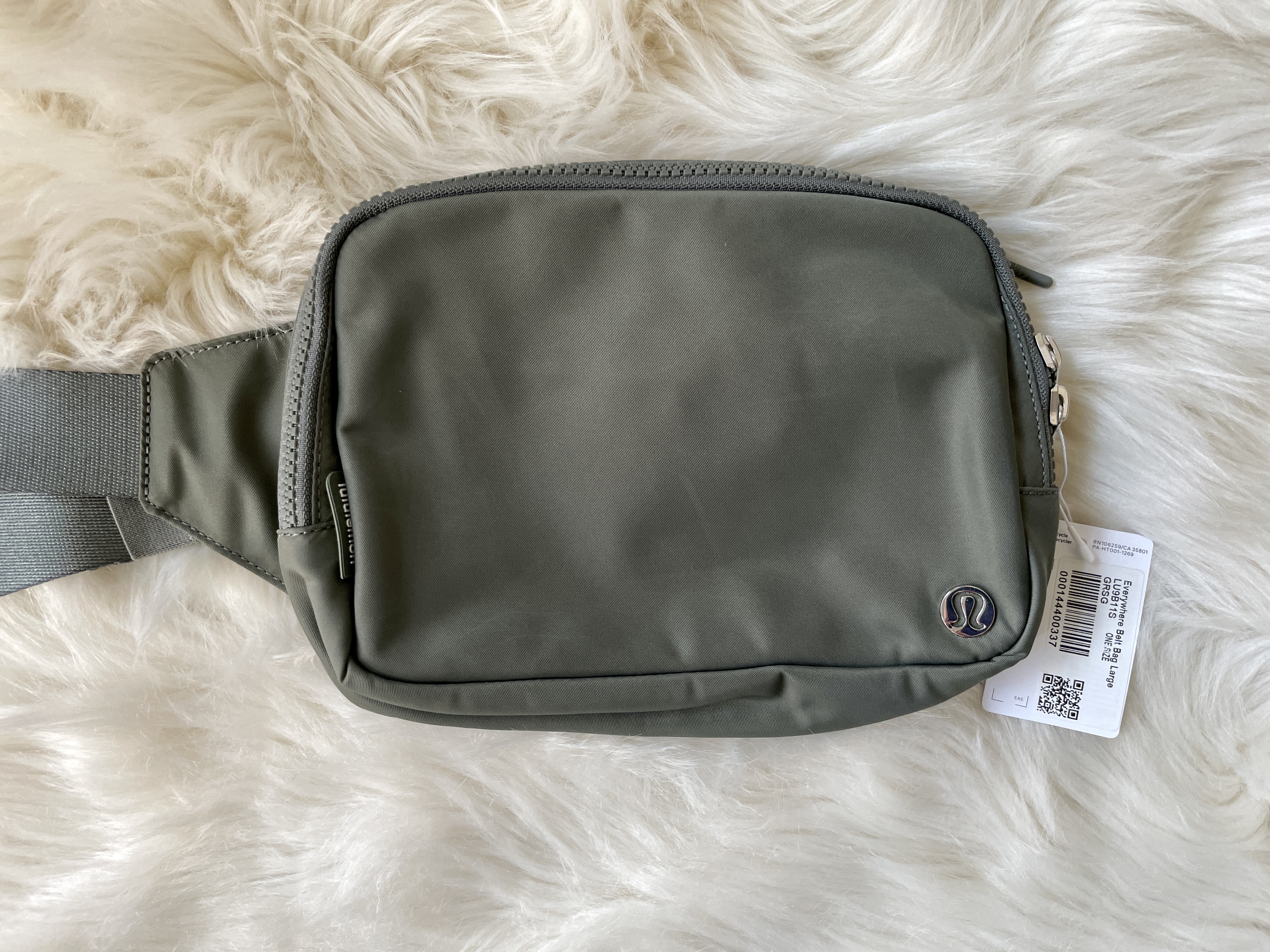 Review! Lululemon's Large Everywhere Belt Bag Size Comparison Plus