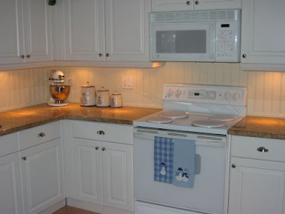 Cheap White Kitchen Cabinets on Look How Nice A Beadboard Backsplash Looks In A Mostly White Kitchen