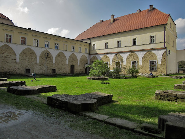 Dawne Opactwo Cystersów - dziś m.in. siedziba Izby Pamiątek Regionalnych