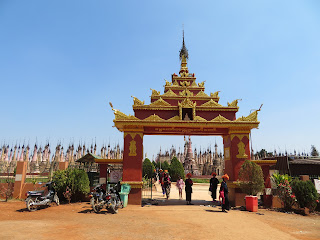 ミャンマーのカックー遺跡入口