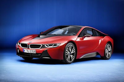 Το υβριδικό σπορ BMW i8 παγκόσμιο bestseller στην κατηγορία του.Αποκλειστικές ειδικές εκδόσεις BMW i8. Το Protonic Red Edition στο Σαλόνι της Γενεύης