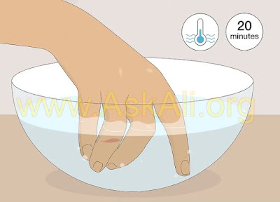 Step 1: Submerge Your Finger in Cold Water