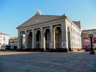 Рівне. Музикально-драматичний театр