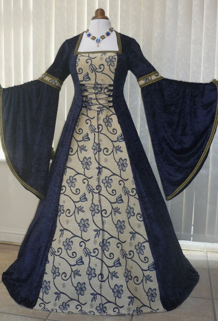 Renaissance-Medieval-Wedding-Dress-Navy-blue-Tapestry