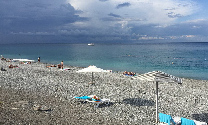 ЛУЧШИЕ пляжные отели в Абхазии с бассейном и питанием