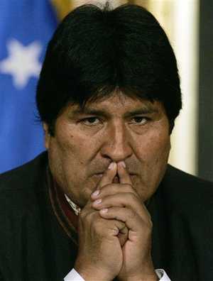 EVO MORALES REALIZA TRABAJOS DE ALBAÑILERÍA EN EL PALACIO PRESIDENCIAL.