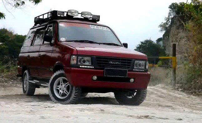 Kumpulan Foto  Modifikasi  Elegant Mobil ISUZU  Panther  