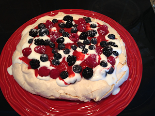 Resultado de imagem para pavlova de frutos vermelhos