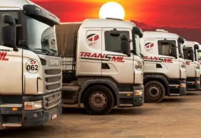 Frota de caminhões Scania da Transmil Transportes