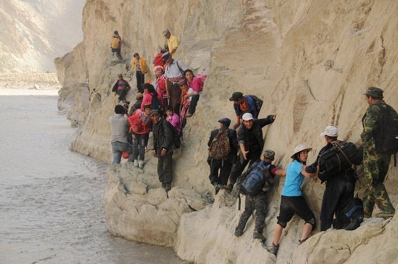 risking-lives-for-school-1